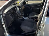 Usado Ford Focus Trend 100 CV (73 kW) 2003 Blanco Berlina