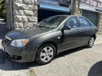 Usado Kia Cerato LX 105 CV (77 kW) 2005 Gris / plata Berlina