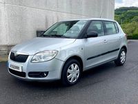 Usado Skoda Fabia Style 80 CV (58 kW) 2009 Gris / plata Berlina