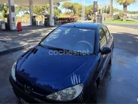 Usado Peugeot 206 70 CV (51 kW) 2004 Azul Berlina