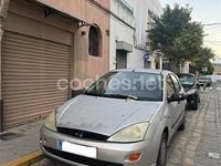 Usado Ford Focus Ambiente 100 CV (73 kW) 2001 Gris / plata Berlina