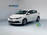 Usado Toyota Auris Hybrid Active 136 CV (100 kW) 2016 Blanco Berlina