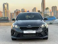 Usado Kia Ceed GT GT-Line 136 CV (100 kW) 2021 Gris / plata Familiar