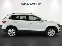Usado Skoda Karoq Selection 150 CV (110 kW) 2025 Blanco SUV
