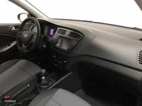 Usado Hyundai i20 100 CV (73 kW) 2020 Rojo Utilitario