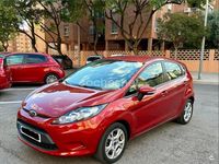 Usado Ford Fiesta Trend 68 CV (50 kW) 2009 Granate Utilitario
