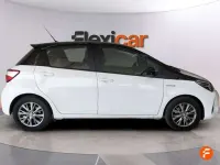 Usado Toyota Yaris Hybrid Active 99 CV (72 kW) 2019 Blanco Utilitario