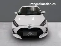 Usado Toyota Yaris Hybrid Business Edition 116 CV (85 kW) 2022 Blanco Berlina