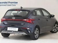 Usado Hyundai i20 100 CV (73 kW) 2024 Gris/plata Utilitario