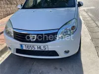 Begagnad Dacia Sandero Lauréate 90 HK (66 kW) 2012 Vit Sedan