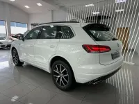 Begagnad VW Touareg R-line 286 HK (210 kW) 2023 Vit SUV