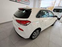 Usado Hyundai i30 Style 140 CV (102 kW) 2018 Blanco Berlina