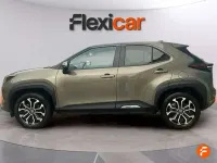 Begagnad Toyota Yaris Cross Connect Style 116 HK (85 kW) 2022 Beige SUV