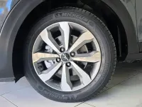Usado Kia Stonic 101 CV (74 kW) 2022 Gris / plata SUV