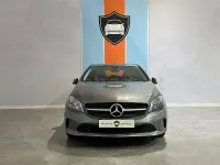 Usado Mercedes A180 109 CV (80 kW) 2018 Gris / plata Berlina