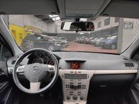 Usado Opel Astra Enjoy 105 CV (77 kW) 2007 Gris / plata Berlina