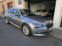 Usado Skoda Superb Style 190 CV (139 kW) 2016 Gris / plata Familiar