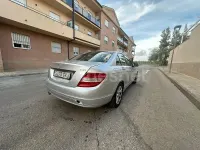 Usado Mercedes C220 170 CV (125 kW) 2009 Gris / plata Berlina