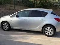 Usado Opel Astra Selective 110 CV (80 kW) 2014 Gris Utilitario