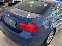 Usado BMW 318 143 CV (105 kW) 2010 Azul Familiar