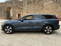 Begagnad Volvo V60 CC Plus 197 HK (144 kW) 2023 Blå Kombi
