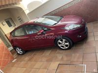 Usado Ford Fiesta Trend 68 CV (50 kW) 2010 Granate Utilitario