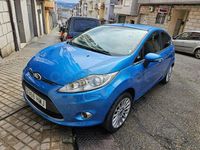 Usado Ford Fiesta Titanium 95 CV (69 kW) 2013 Azul Utilitario