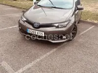 Usado Toyota Auris Hybrid Edition 136 CV (100 kW) 2019 Marrón Berlina