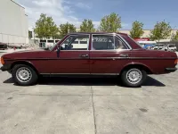 Usado Mercedes 230 136 CV (100 kW) 1984 Rojo Berlina