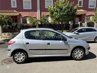 Usado Peugeot 206 70 CV (51 kW) 2002 Gris / plata Berlina