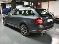 Usado Skoda Octavia 150 CV (110 kW) 2018 Gris SUV