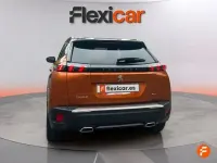 Usado Peugeot 2008 GT 130 CV (95 kW) 2023 Naranja SUV