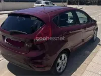 Usado Ford Fiesta Ambiente 68 CV (50 kW) 2008 Granate Utilitario