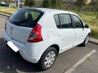 Usado Dacia Sandero Lauréate 75 CV (55 kW) 2011 Blanco Berlina