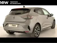 Begagnad Renault Clio V Techno 145 HK (106 kW) 2025 Grå Sedan