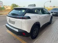 Usado Peugeot 2008 Active 110 CV (80 kW) 2021 Blanco SUV