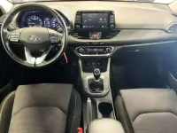 Usado Hyundai i30 120 CV (88 kW) 2022 Rojo Berlina