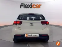 Usado Kia Rio 84 CV (61 kW) 2017 Blanco Utilitario