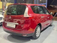Usado Renault Grand Scénic Dynamique 105 CV (77 kW) 2010 Rojo Monovolumen