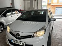 Usado Toyota Yaris Active 90 CV (66 kW) 2013 Blanco Utilitario