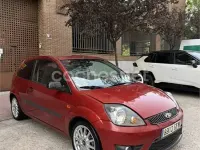 Usado Ford Fiesta Futura 90 CV (66 kW) 2008 Granate Utilitario