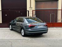 Usado VW Passat Sportline 180 CV (132 kW) 2017 Gris / plata Berlina