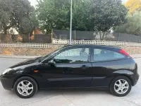 Usado Ford Focus Trend 100 CV (73 kW) 2003 Negro Berlina