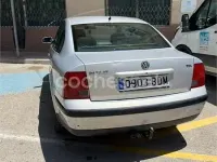Usado VW Passat Conceptline 90 CV (66 kW) 2000 Gris / plata Berlina