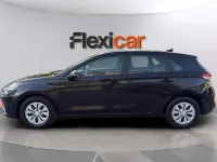 Usado Hyundai i30 110 CV (80 kW) 2022 Negro Berlina