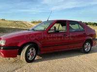 Usado Renault R9 95 CV (69 kW) 1992 Rojo Berlina