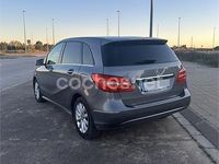 Usado Mercedes B180 109 CV (80 kW) 2013 Gris / plata Monovolumen