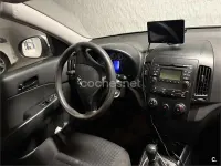 Usado Hyundai i30 Comfort 109 CV (80 kW) 2010 Gris / plata Berlina