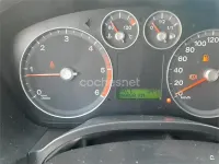 Usado Ford C-MAX Ghia 109 CV (80 kW) 2005 Gris / plata Monovolumen