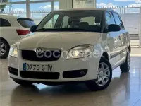 Usado Skoda Fabia 60 CV (44 kW) 2010 Blanco Berlina